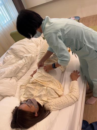 貼心護理師服務坐月子媽咪(育生產後護理之家提供)