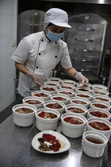 月子餐製作過程符合良好食品衛生規範(禾雅產後護理之家提供)